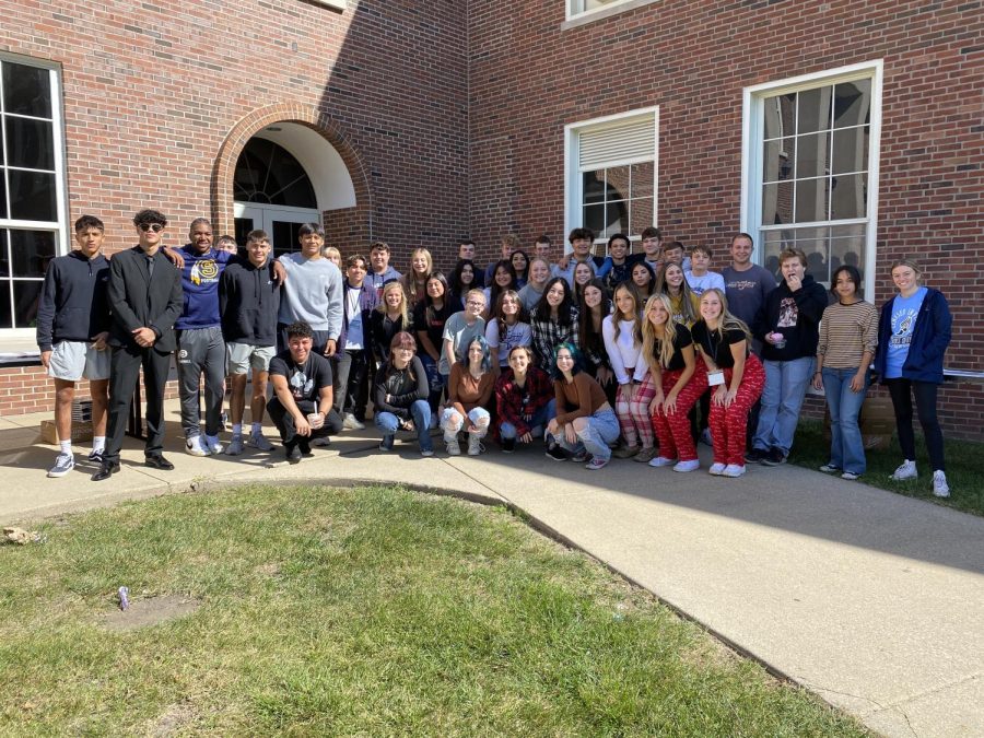 S.H.S. Publications students gather to take a group photo during Homecoming week. Publications Students worked together to set up tables, hang signs, and more to hand out last years yearbook during S.H.S.s annual BBQ. 