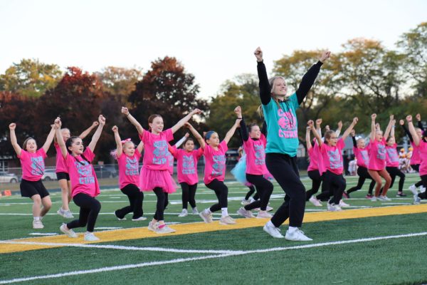 S.H.S. Cheerleaders host cheer kiddie camp