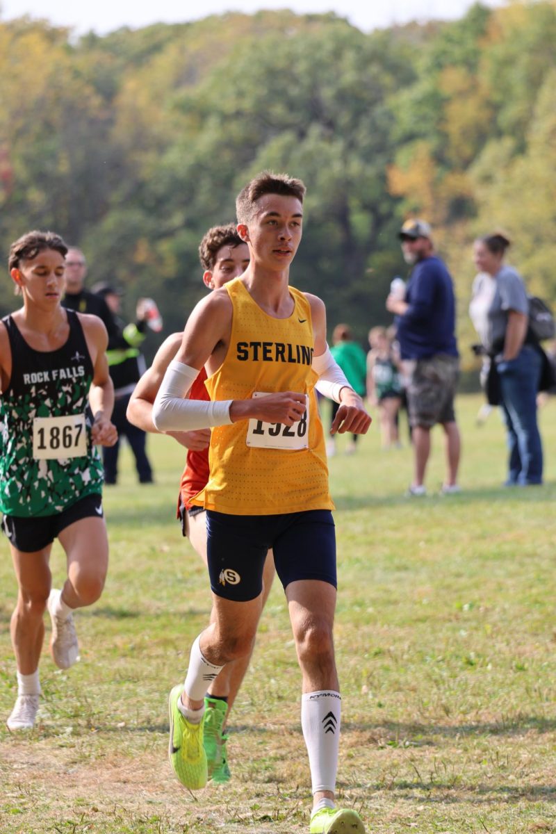 Senior Parker Blakeslee coasts past his opponents. Blakseslee has been a key contributor to the SHS Cross-Country team during his high school career.