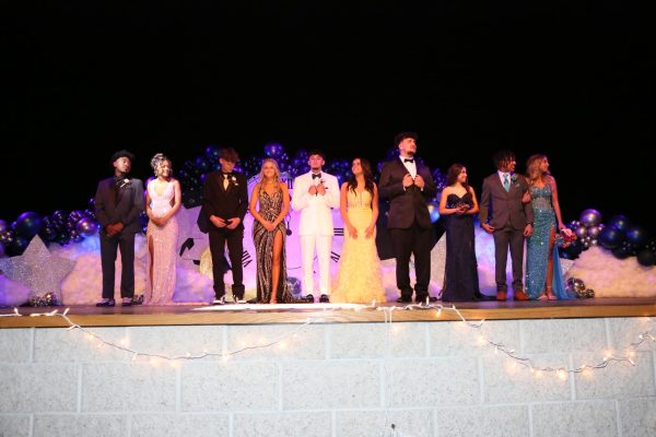 S.H.S. students celebrate prom