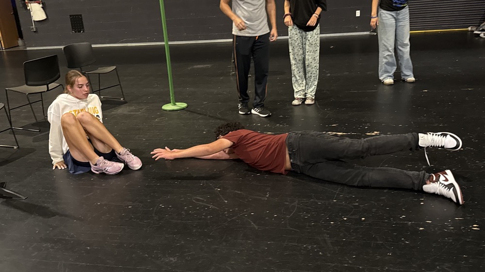 Students prepare for fall play