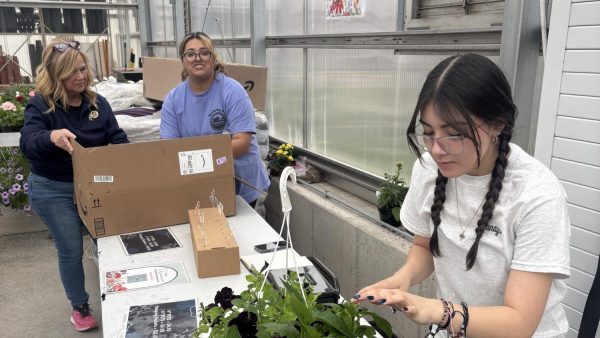Horticulture students hold annual plant sale